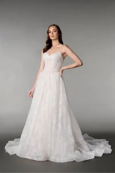 An exclusive Adorn Bridal designer, Sincerely Adorn, was created for the modern romantic—offering exquisite craftsmanship, thoughtful details, and a silhouette that feels effortlessly chic. Every gown is designed with intention, blending soft, feminine lines with contemporary touches.