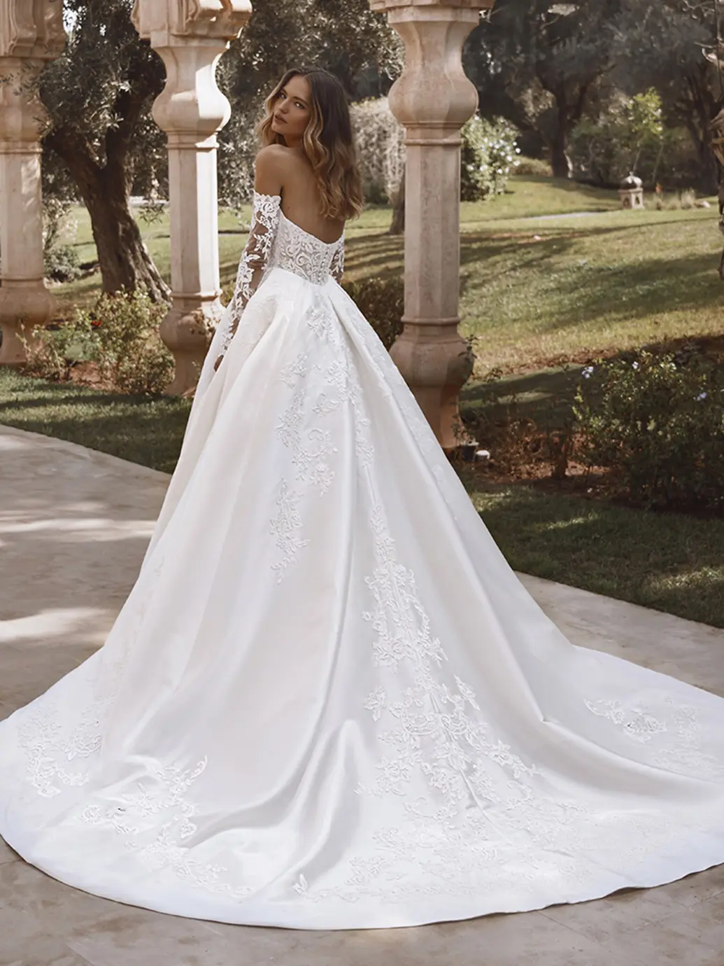uploads-1758911391971-26_Enzoani_PRO_VELVET_Bac_Web Velvet - Perfect for the bride dreaming of a regal, unforgettable look, this gown captures both whimsy and refinement in one breathtaking silhouette.