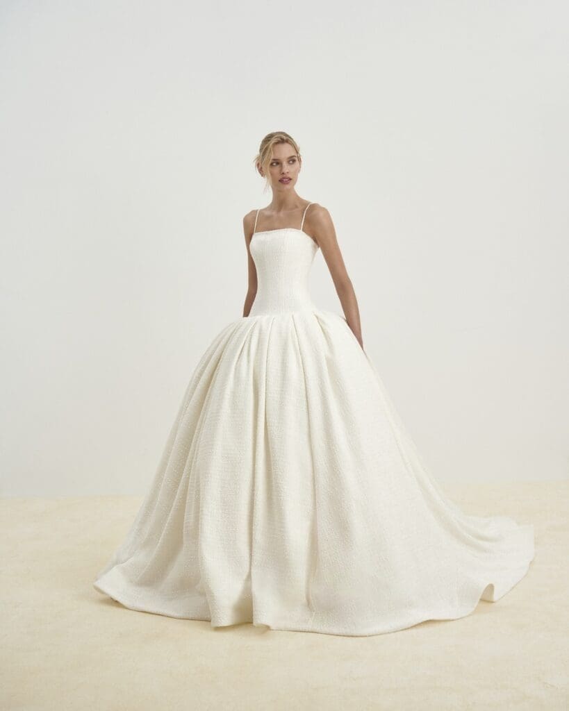 SENSTUDIO carries forward a legacy of exquisite craftsmanship, meticulous attention to detail, and a profound understanding of what makes a bride feel truly special on her wedding day
