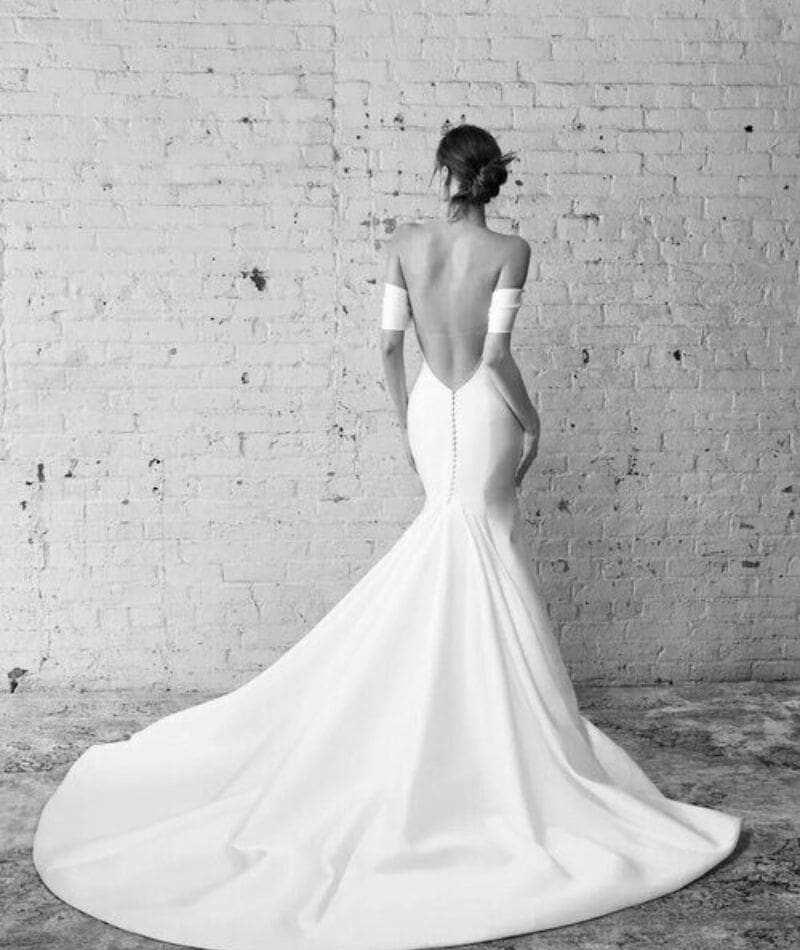 Welcome to the Adorn Nashville Sample Shop, where we offer designer dresses for brides with budgets of $2,500 or less.